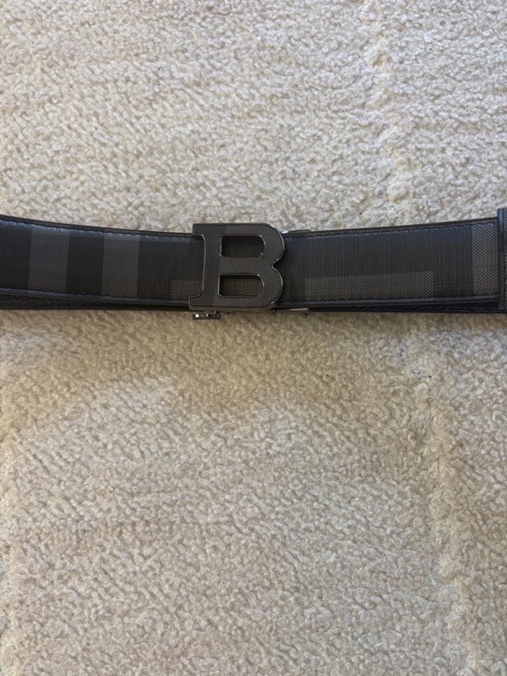 Men's Black/Gray Adjustable Belt with attached B Buckle - Picture 2 of 6